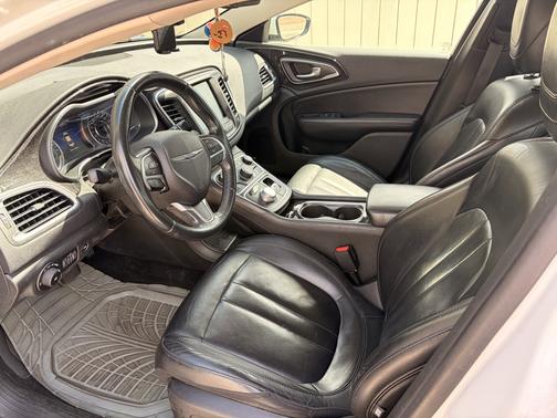 White 2015 Chrysler 200 C
