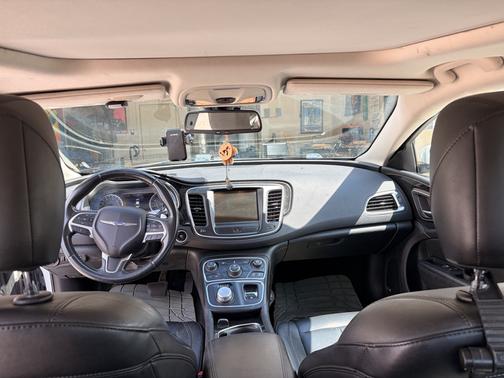 White 2015 Chrysler 200 C