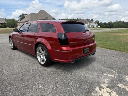 Red 2006 Dodge Magnum SRT8