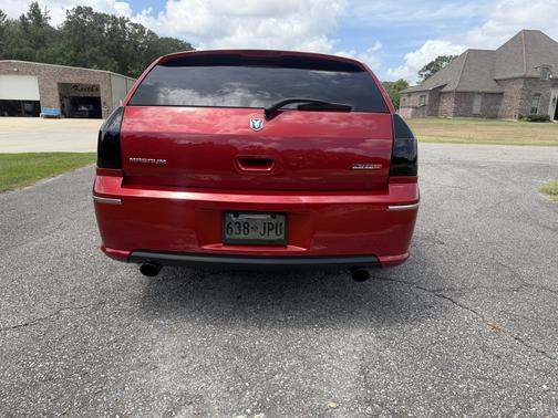 Red 2006 Dodge Magnum SRT8