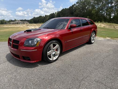Red 2006 Dodge Magnum SRT8