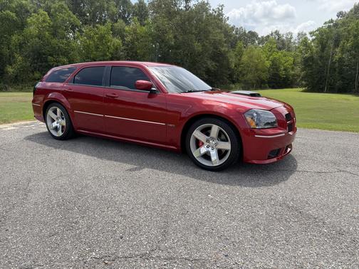 Red 2006 Dodge Magnum SRT8