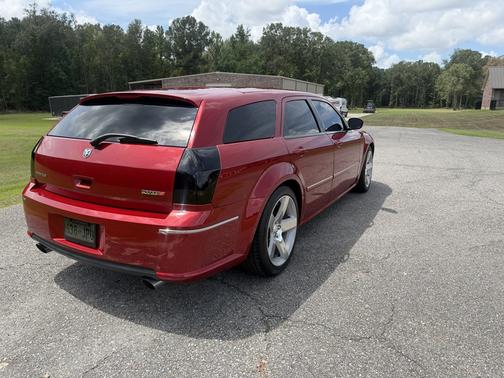 Red 2006 Dodge Magnum SRT8