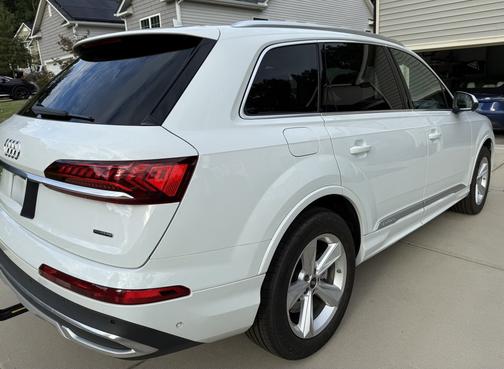 2022 Audi Q7 45 Premium Plus