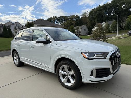 2022 Audi Q7 45 Premium Plus