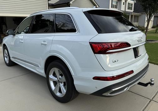 2022 Audi Q7 45 Premium Plus