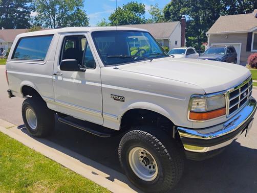 White 1992 Ford Bronco XLT