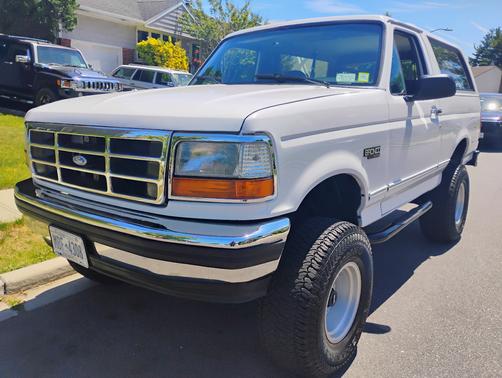 White 1992 Ford Bronco XLT