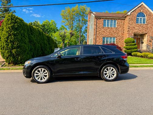 Black 2014 Toyota Venza LE