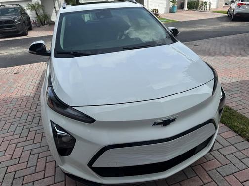 White 2022 Chevrolet Bolt EUV Premier