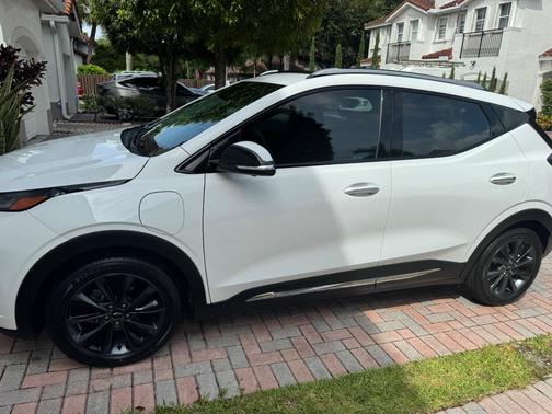 White 2022 Chevrolet Bolt EUV Premier