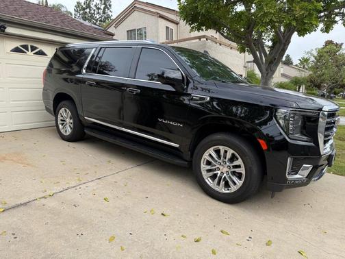 Black 2023 GMC Yukon XL SLT