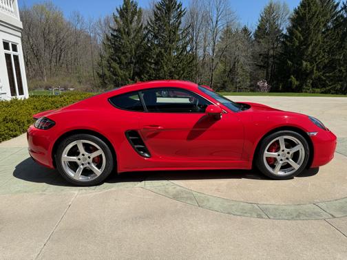 2022 Porsche 718 Cayman S