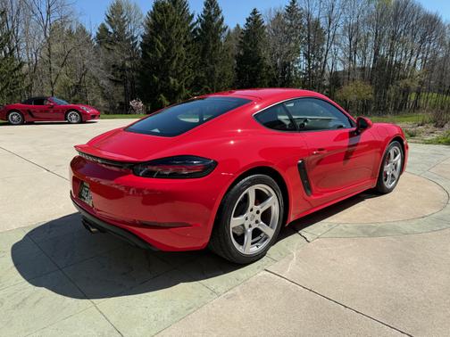 2022 Porsche 718 Cayman S