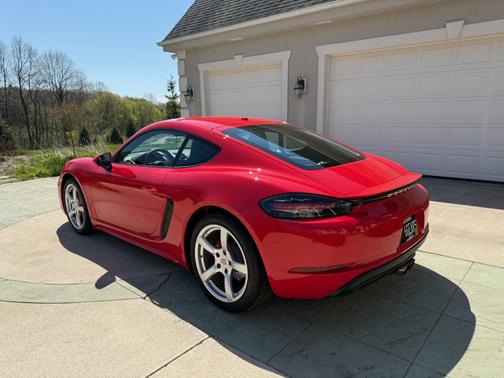2022 Porsche 718 Cayman S