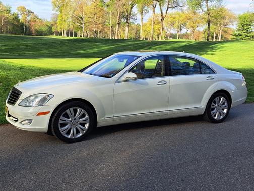 White 2009 Mercedes-Benz S-Class S 550