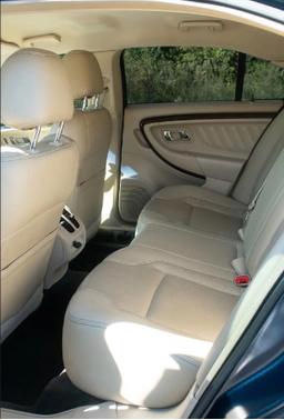 Blue 2016 Ford Taurus Limited
