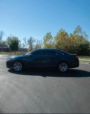 Blue 2016 Ford Taurus Limited