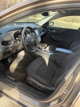 Gold 2022 Chevrolet Malibu LT