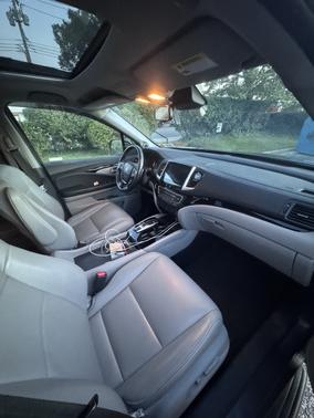 Gray 2018 Honda Pilot Touring