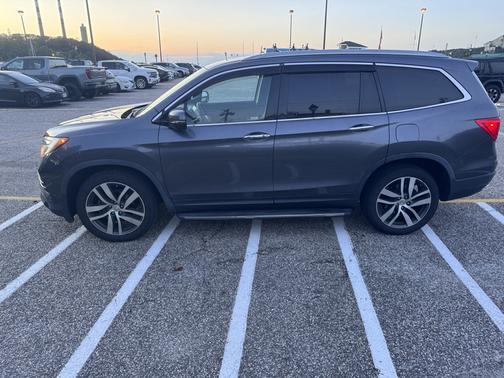 Gray 2018 Honda Pilot Touring