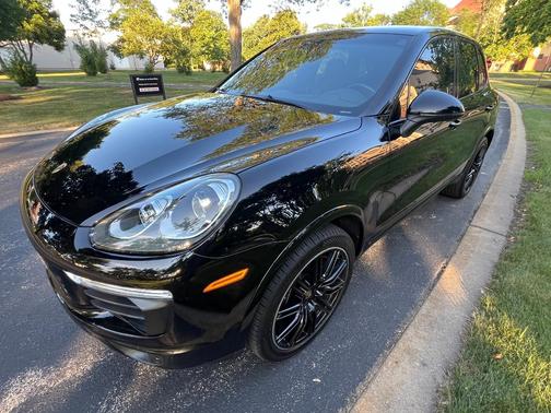 Black 2016 Porsche Cayenne Cayenne