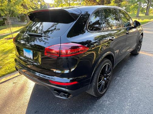 Black 2016 Porsche Cayenne Cayenne