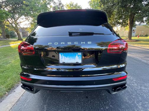 Black 2016 Porsche Cayenne Cayenne