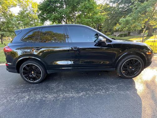 Black 2016 Porsche Cayenne Cayenne