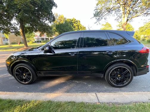 Black 2016 Porsche Cayenne Cayenne
