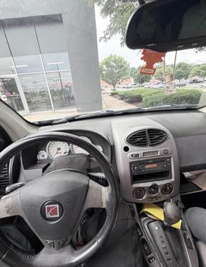 White 2004 Saturn Vue Base
