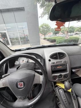 White 2004 Saturn Vue Base