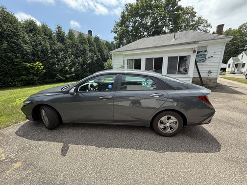 2024 Hyundai ELANTRA SE