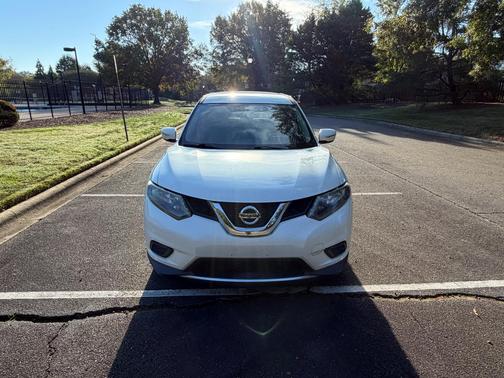 White 2015 Nissan Rogue S