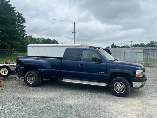 Blue 2002 Chevrolet Silverado 3500 LS Extended Cab