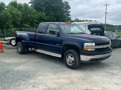 Blue 2002 Chevrolet Silverado 3500 LS Extended Cab