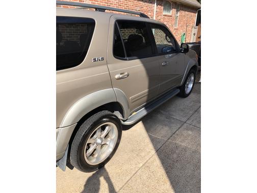 2004 Toyota Sequoia SR5