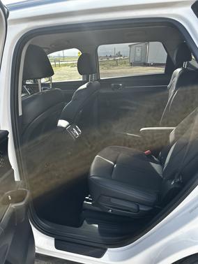 White 2023 Kia Sorento Hybrid EX