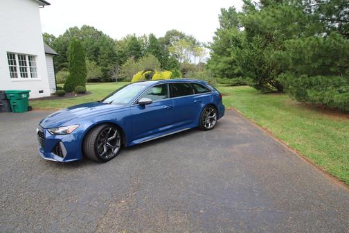 Blue 2024 Audi RS 6 Avant performance 4.0