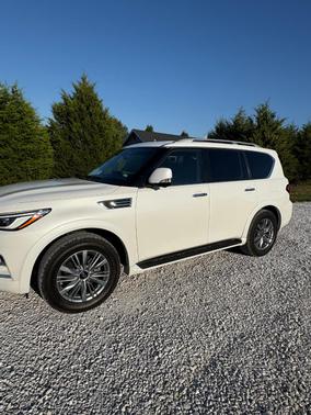 White 2024 INFINITI QX80 LUXE AWD