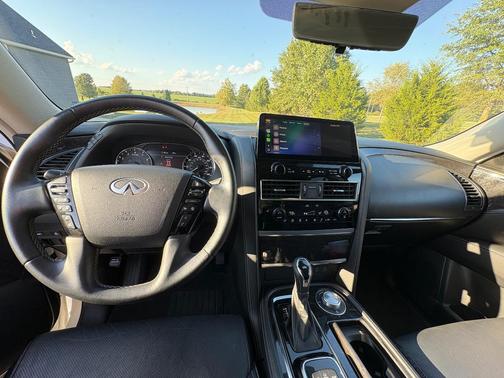 White 2024 INFINITI QX80 LUXE AWD