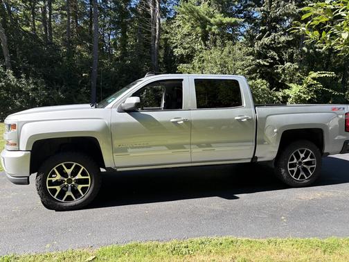 Silver 2017 Chevrolet Silverado 1500 2LT