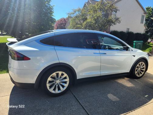 White 2017 Tesla Model X 75D