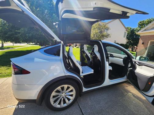 White 2017 Tesla Model X 75D