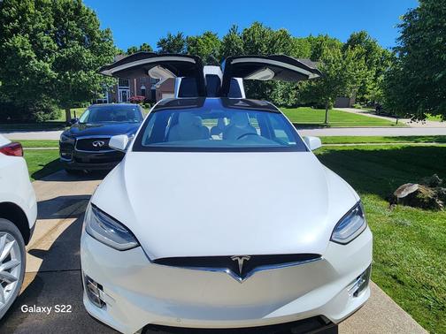 White 2017 Tesla Model X 75D