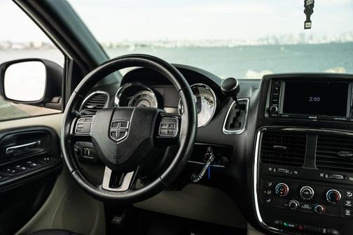 White 2019 Dodge Grand Caravan SXT