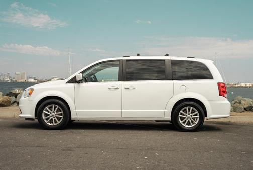 White 2019 Dodge Grand Caravan SXT