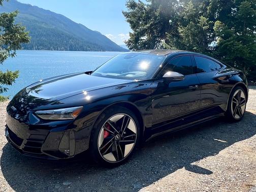 2022 Audi RS e-tron GT Base