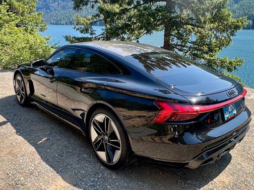 2022 Audi RS e-tron GT Base