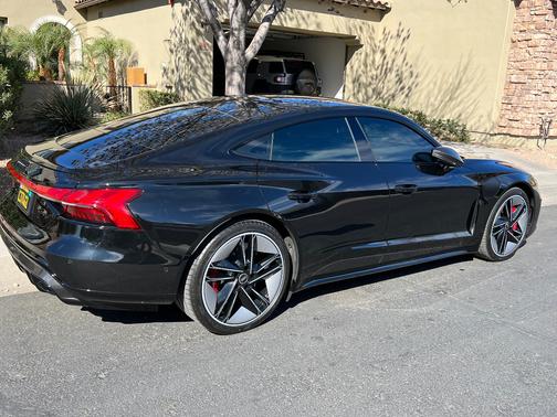 2022 Audi RS e-tron GT Base